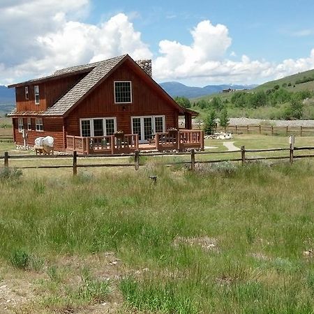 Montana Spirit Guest Lodge Cliff Lake ภายนอก รูปภาพ