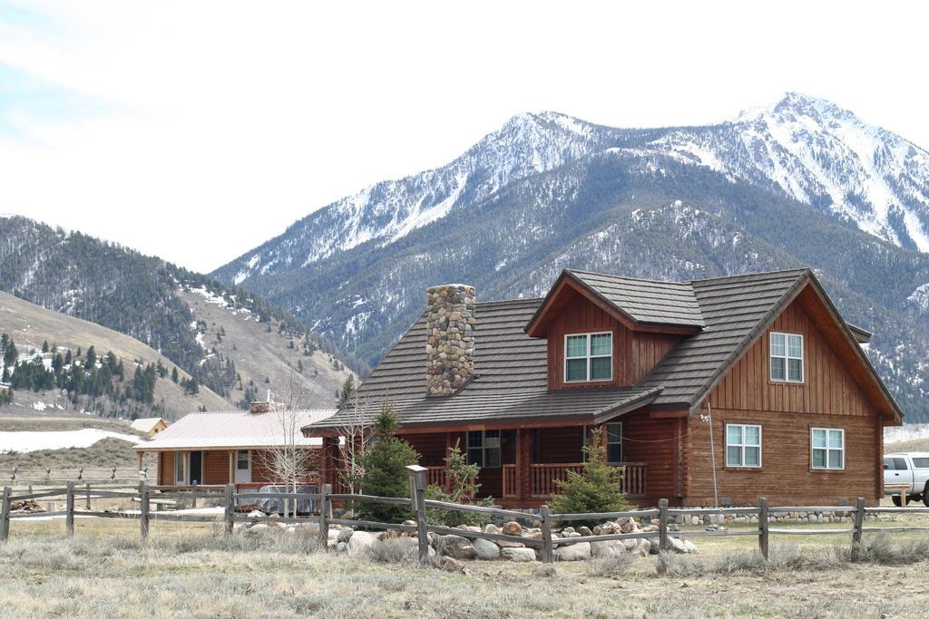 Montana Spirit Guest Lodge Cliff Lake ภายนอก รูปภาพ