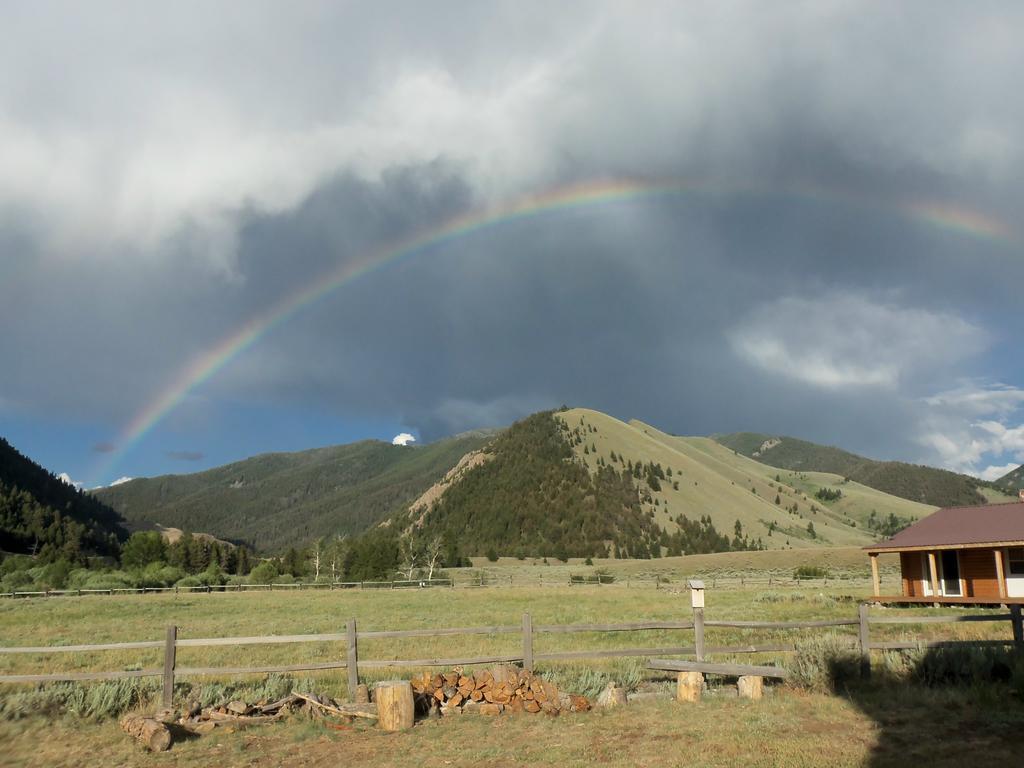 Montana Spirit Guest Lodge Cliff Lake ห้อง รูปภาพ