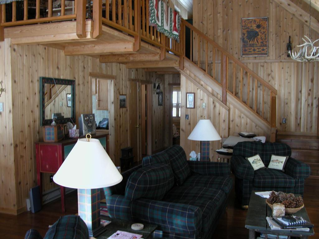 Montana Spirit Guest Lodge Cliff Lake ห้อง รูปภาพ