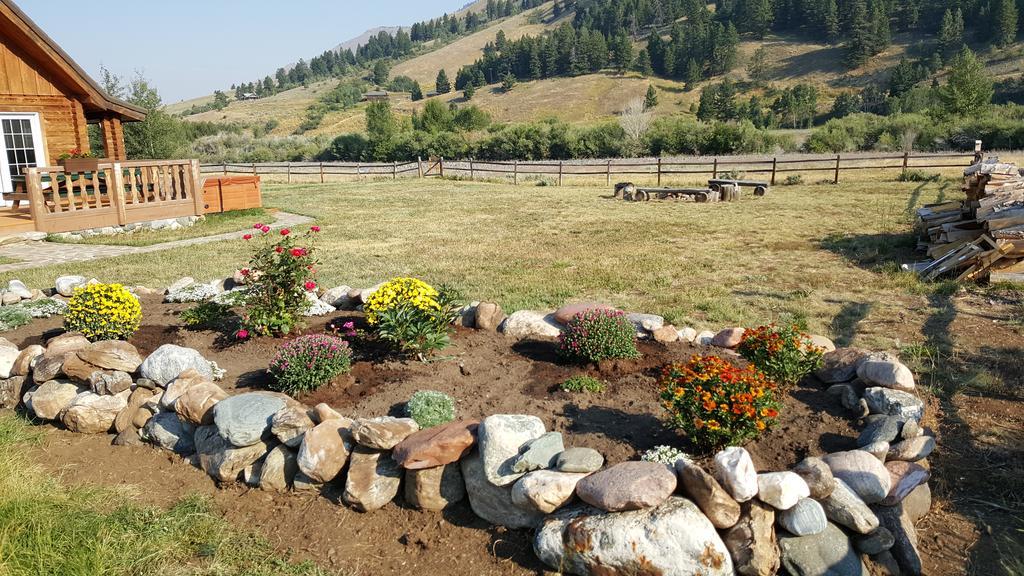 Montana Spirit Guest Lodge Cliff Lake ภายนอก รูปภาพ